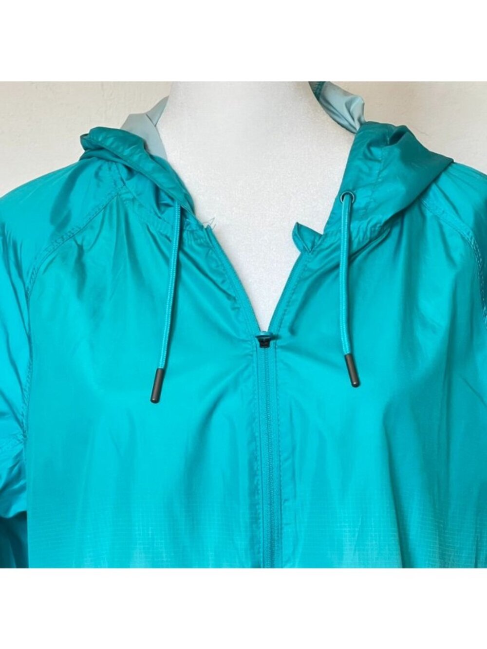Layer 8 Womens Sz M Windbreaker Teal Ombre Hooded Rain Quick Dry Jacket Packable - Picture 7 of 10